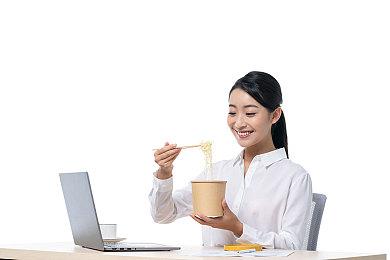 科幻喜剧电影《宇宙探索编辑部》发布定档海报及预告 4月1日上映